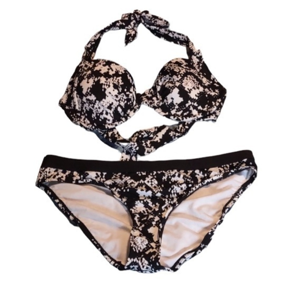Kenneth Cole swim suit, 36 D top and L bottom